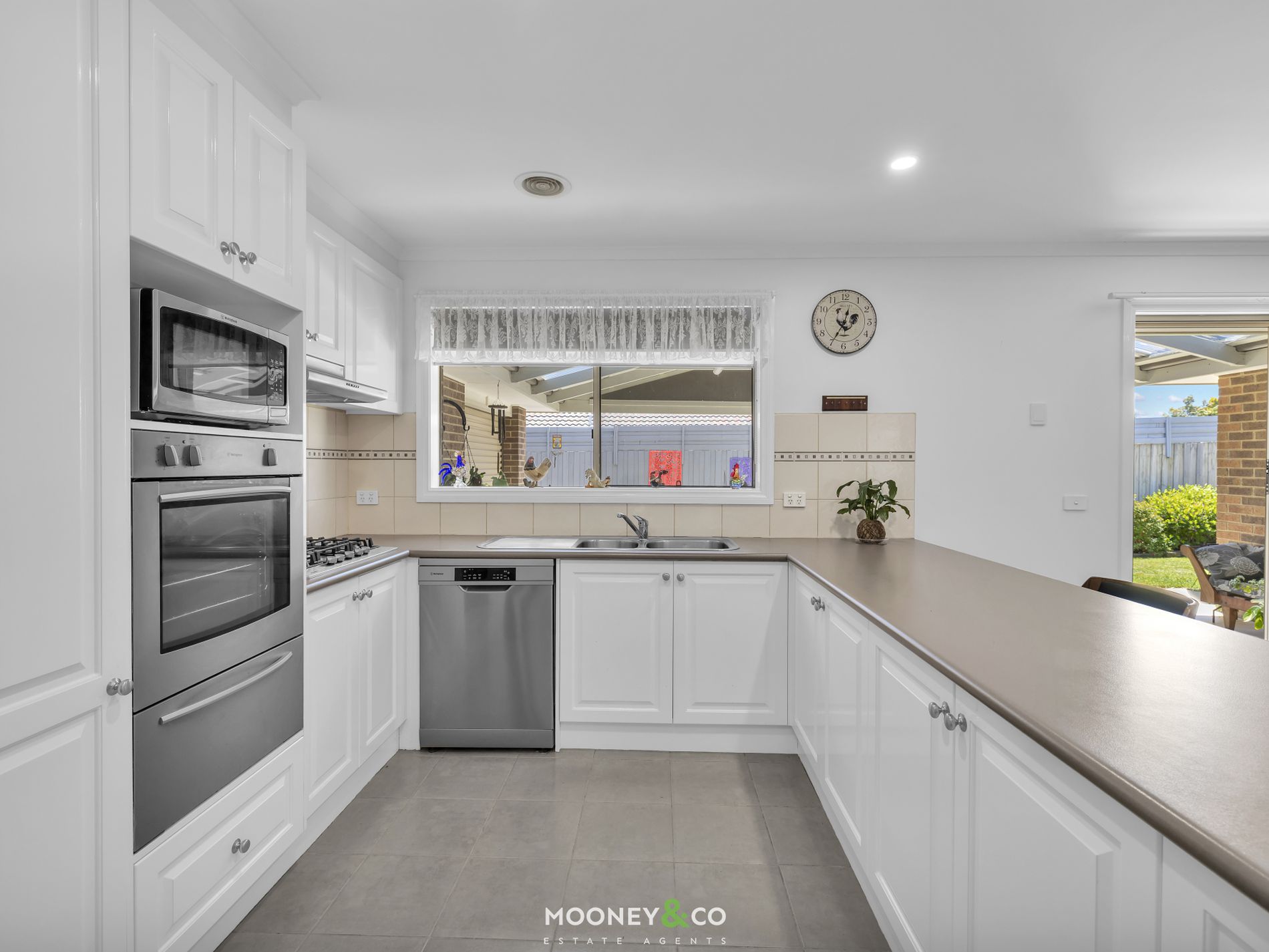 8 Blainroe Crescent, Cranbourne