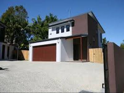 2 / 21 Tewantin Road, Cooroy