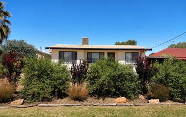 106 Fivebough Road, Leeton