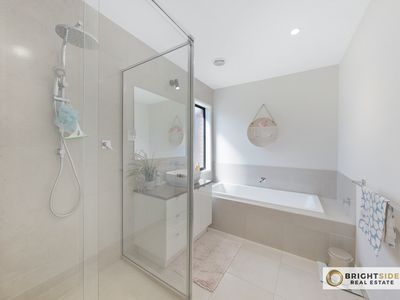 6 Tesla Grange, Clyde North