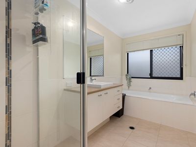 24 Worchester Crescent, Wakerley