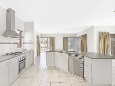 8 Dewvale Place, Craigieburn