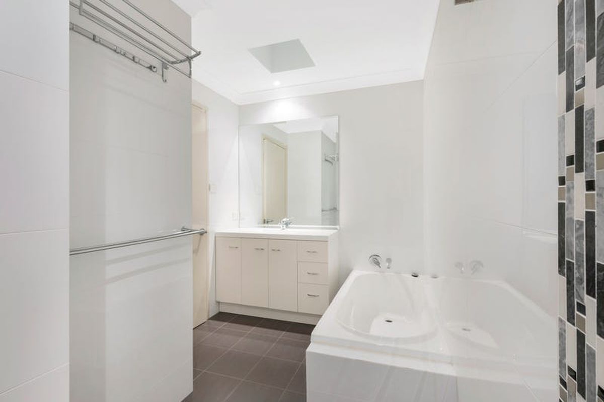 2 / 165A Ocean View Drive, Wamberal