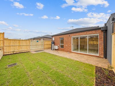 3 Stakes Street, Cranbourne East