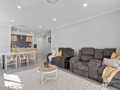 102 Bloomfield Esplanade, South Maclean