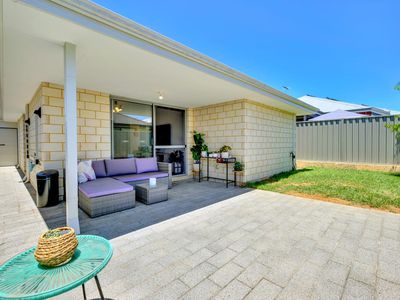 4 Golden Way, Piara Waters