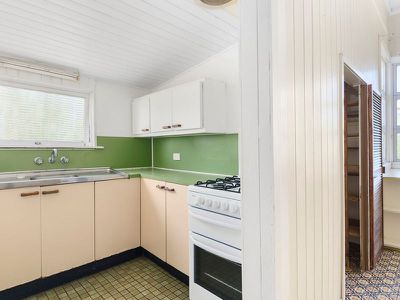 8 Whitehill Road, Newtown