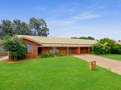 64 Birch Avenue, Dubbo