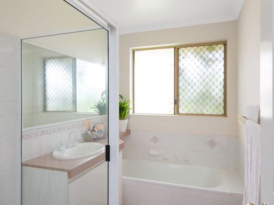 27 Tindals Crescent, Hannans