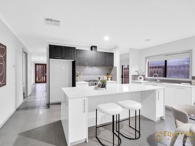 3 Farmingdale Street, Manor Lakes