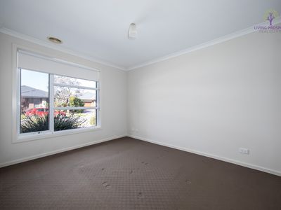 4 Yaleri Rise, Werribee