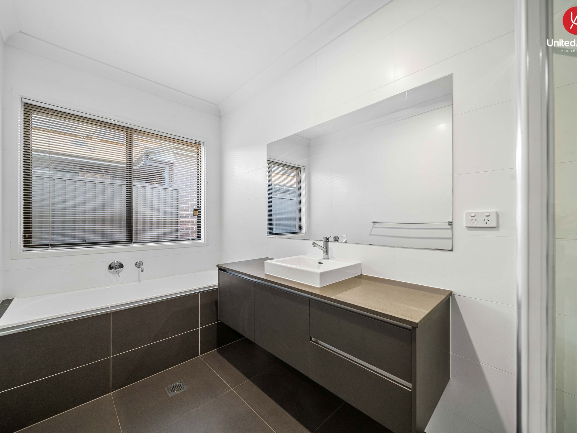 11 Duncombe Avenue, Gledswood Hills