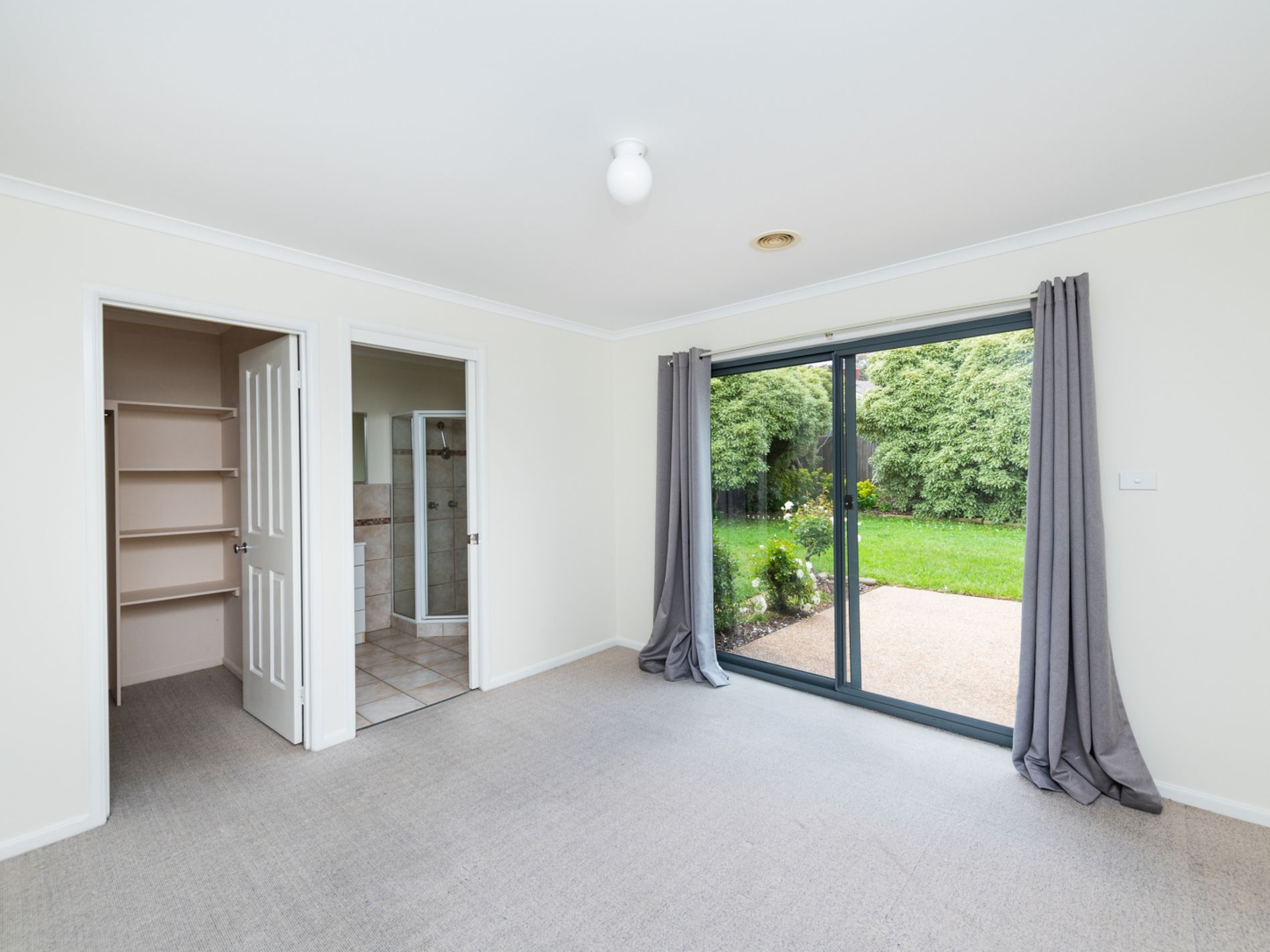 4 Unwin Avenue, Jerrabomberra