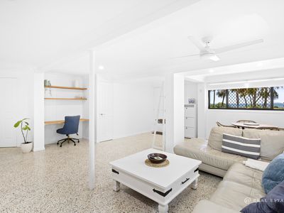 6 Coolwaters Esplanade, Kinka Beach