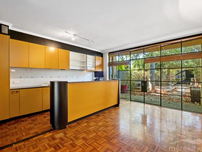 6 Robinson Ave, Perth