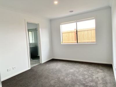 101 Palmdale Crescent, Mambourin