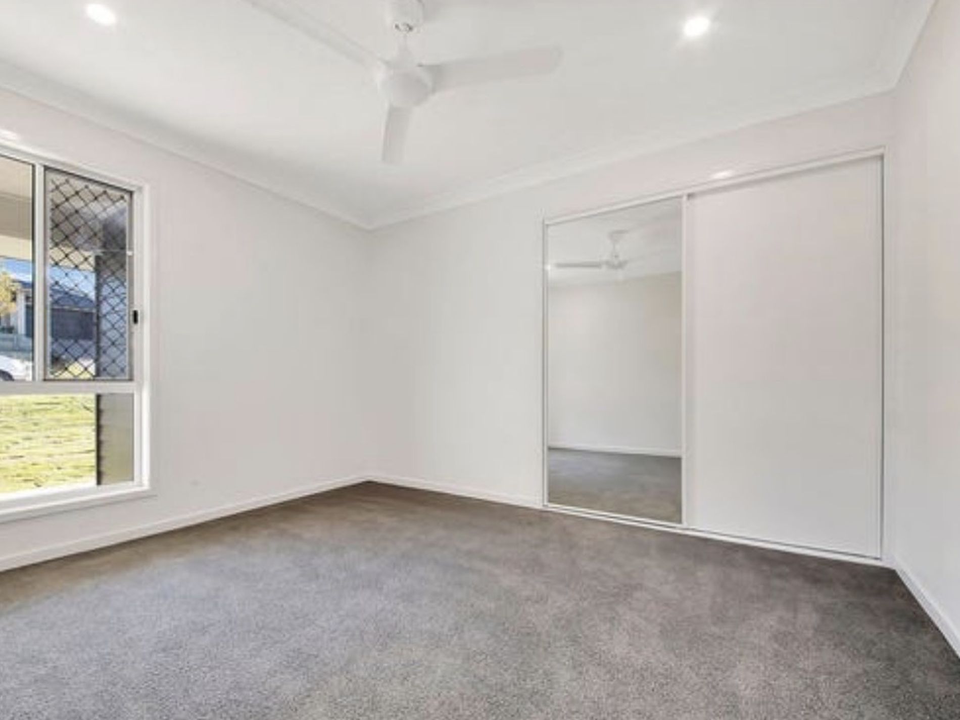 39 LAKESIDE DRIVE, Taroomball