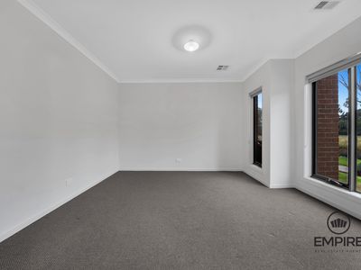 32 Theatre Circuit, Clyde North