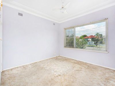 6 Goodacre Avenue, Miranda