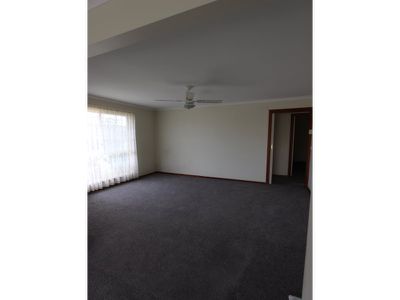 1 / 29 Coakley Crescent, Lovely Banks