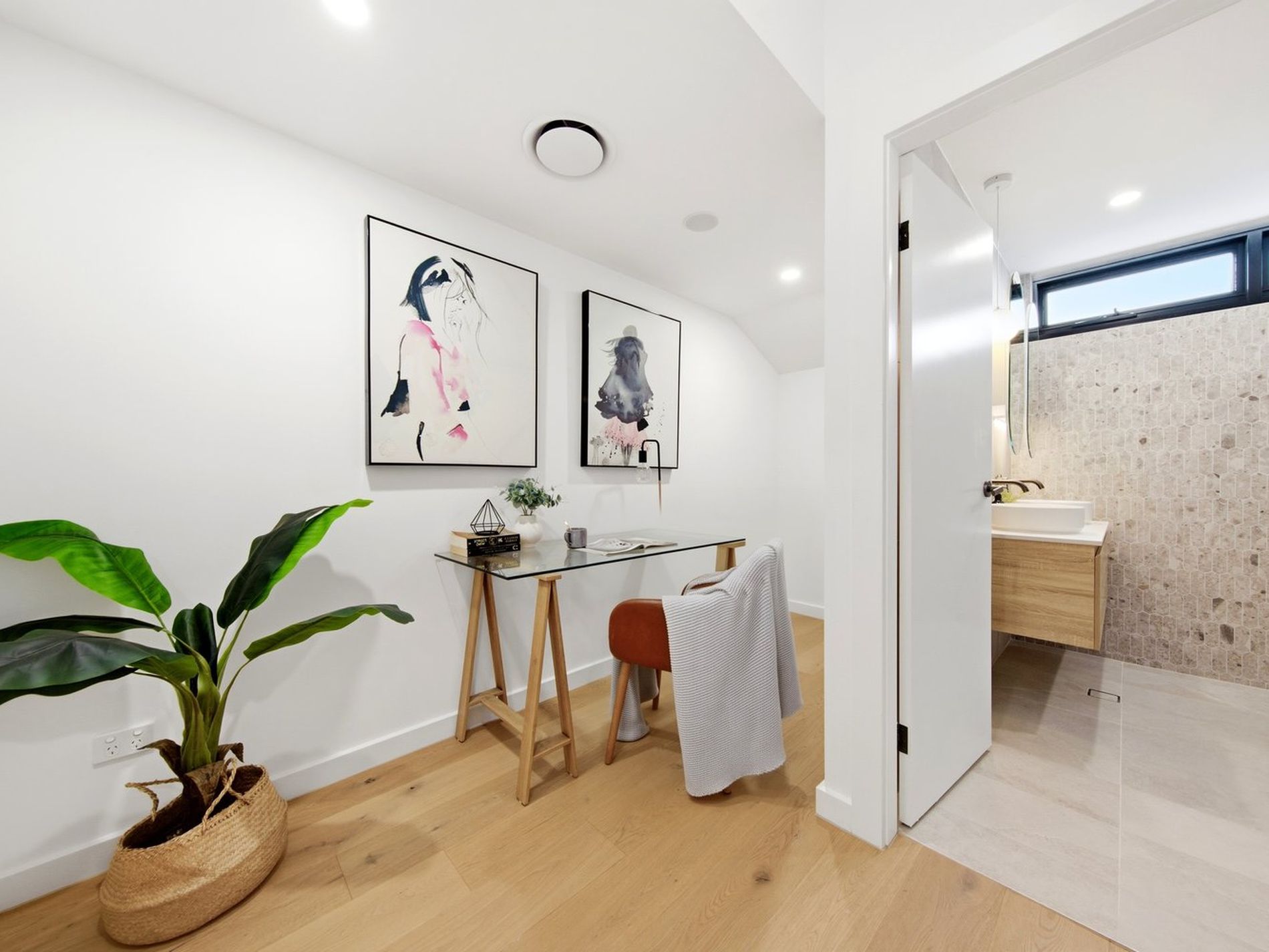 Townhouse / 9-9a Old Berowra Road, Hornsby