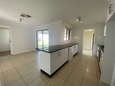 27 Chifley Drive, Dubbo