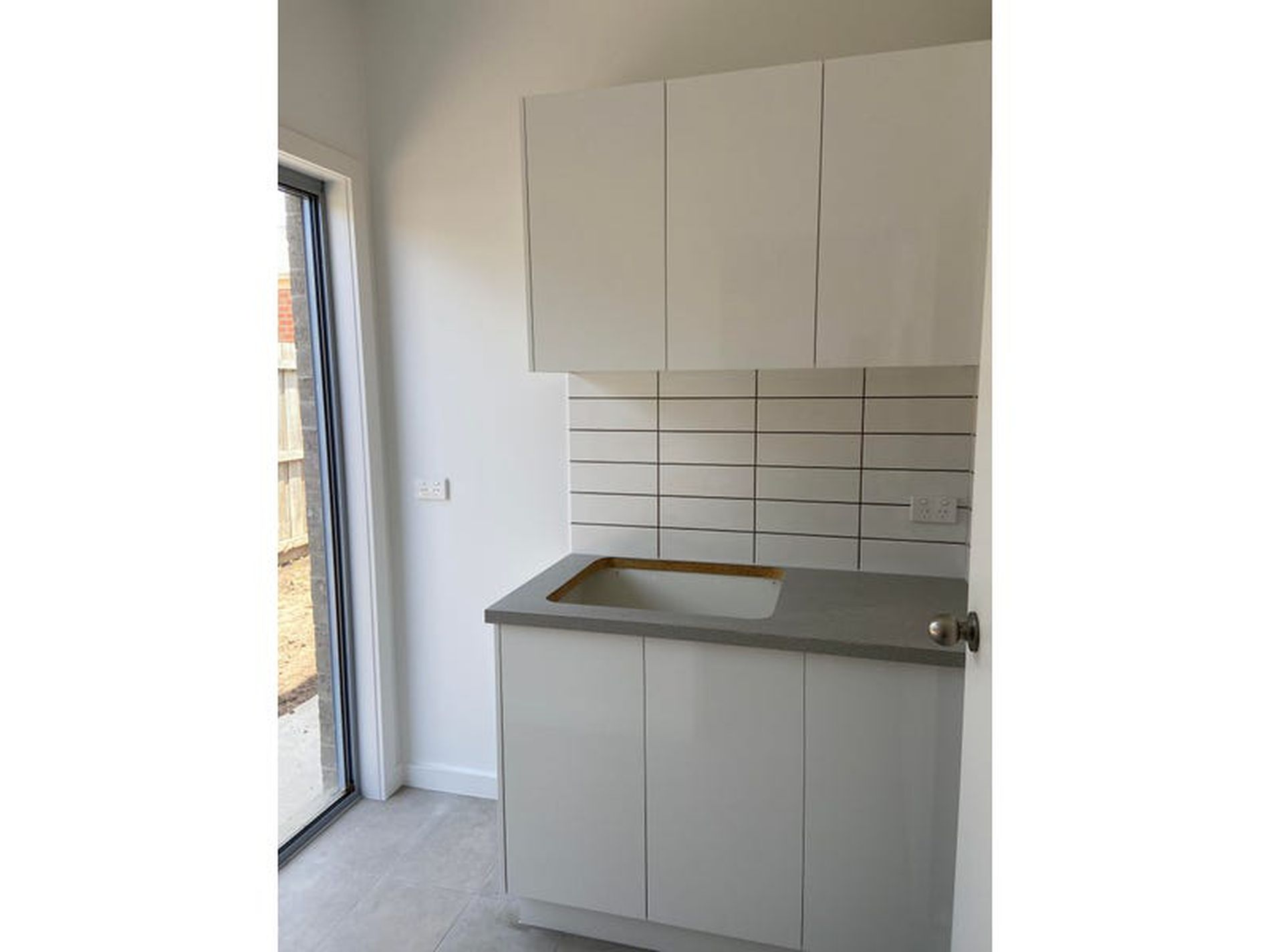 8 / 5 Helms Street, Newcomb