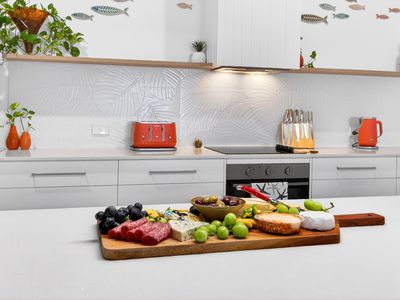 8 Blackcurrant Drive, Hideaway Bay