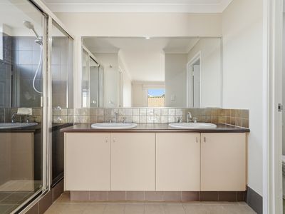 26 Januk Turn, South Guildford