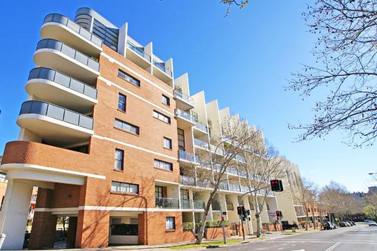 212E / 138 Carillon Avenue, Newtown