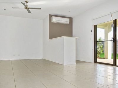 8 Sairs Street, Glass House Mountains