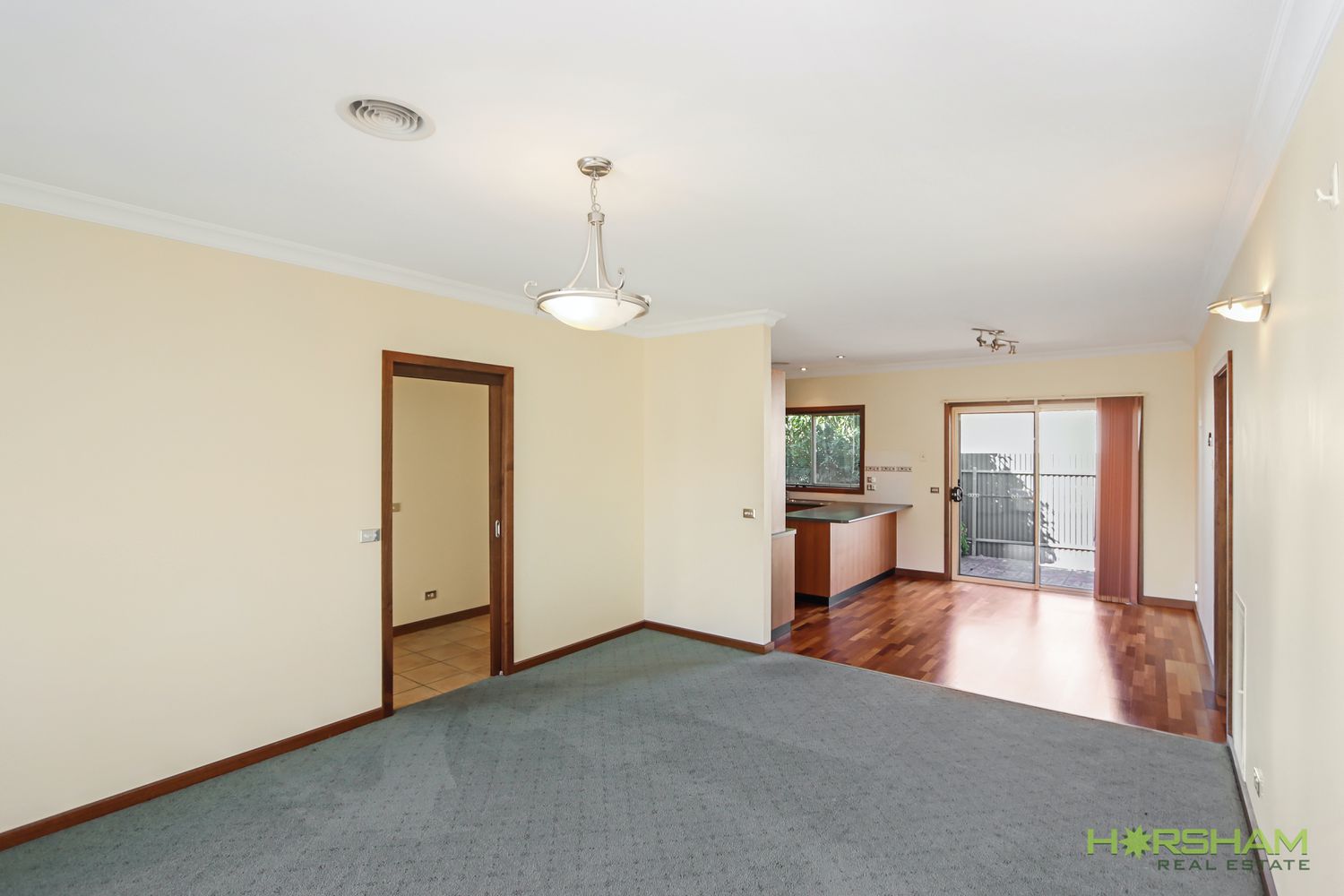 2 / 6 Carroll Street, Horsham