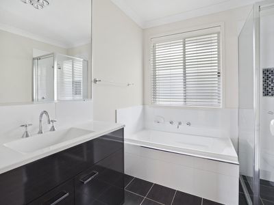 91 Lake Road, Balcolyn
