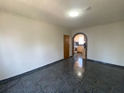9 / 22 Remembrance Avenue, Warwick Farm