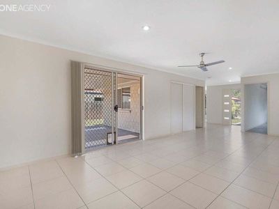 27 Topaz Circuit, Urangan