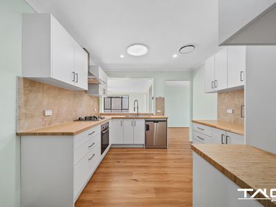 61 Pine Creek Circuit, St Clair