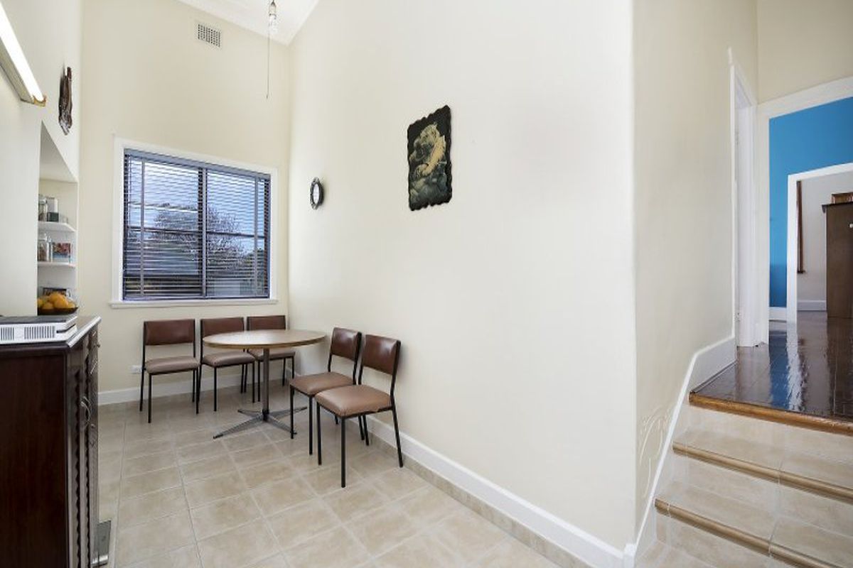 1 / 8 Sloane Street, Summer Hill