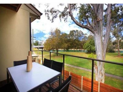 2 / 3 Bradman Avenue, Maroochydore