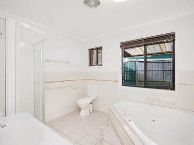 14 Chiltern Court, Rochedale South