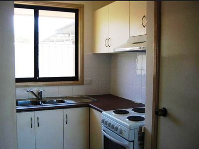 2 / 23 Barton Street, Oak Flats