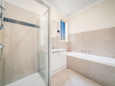 2/13 Bellinger Crescent, Wyndham Vale