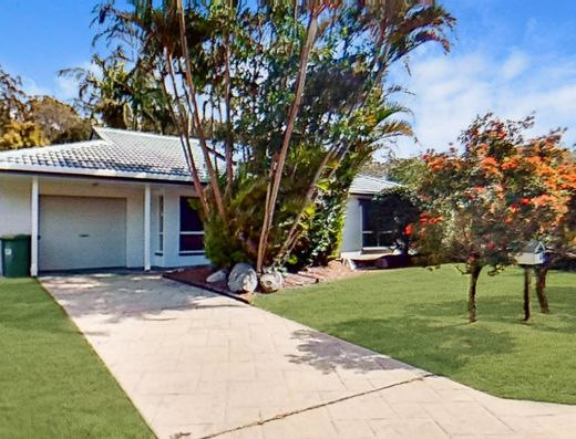 3 Bedroom home with established garden and solar power image 1