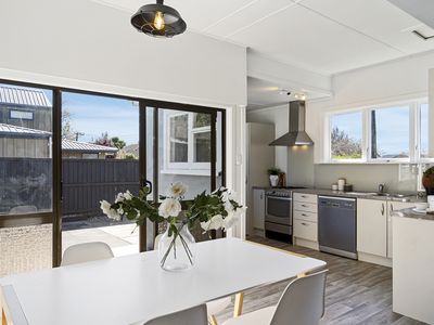 934 Avonside Drive, Avondale