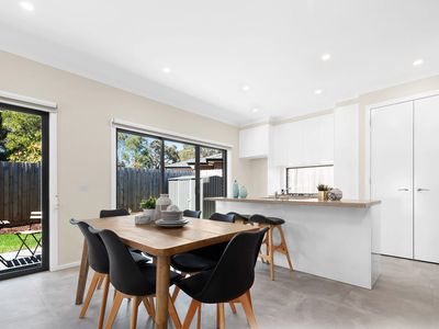 2 / 10 Bark Avenue, Rowville