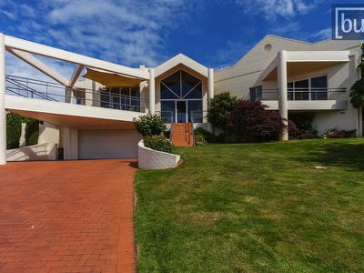 4 Maynet Pl, West Albury