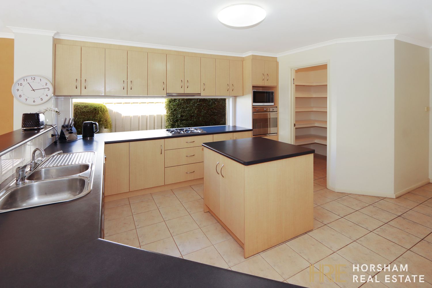 16 Burnett Street, Horsham