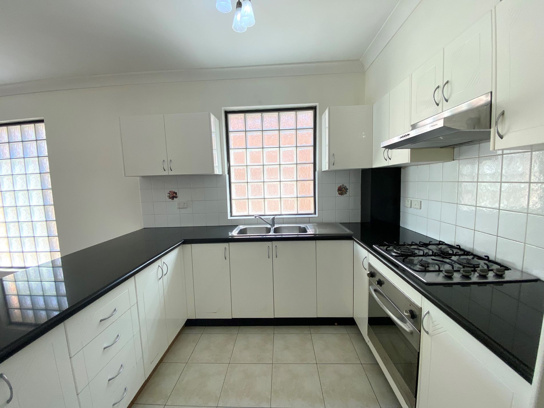 4 / 40 Melvin Street, Beverly Hills