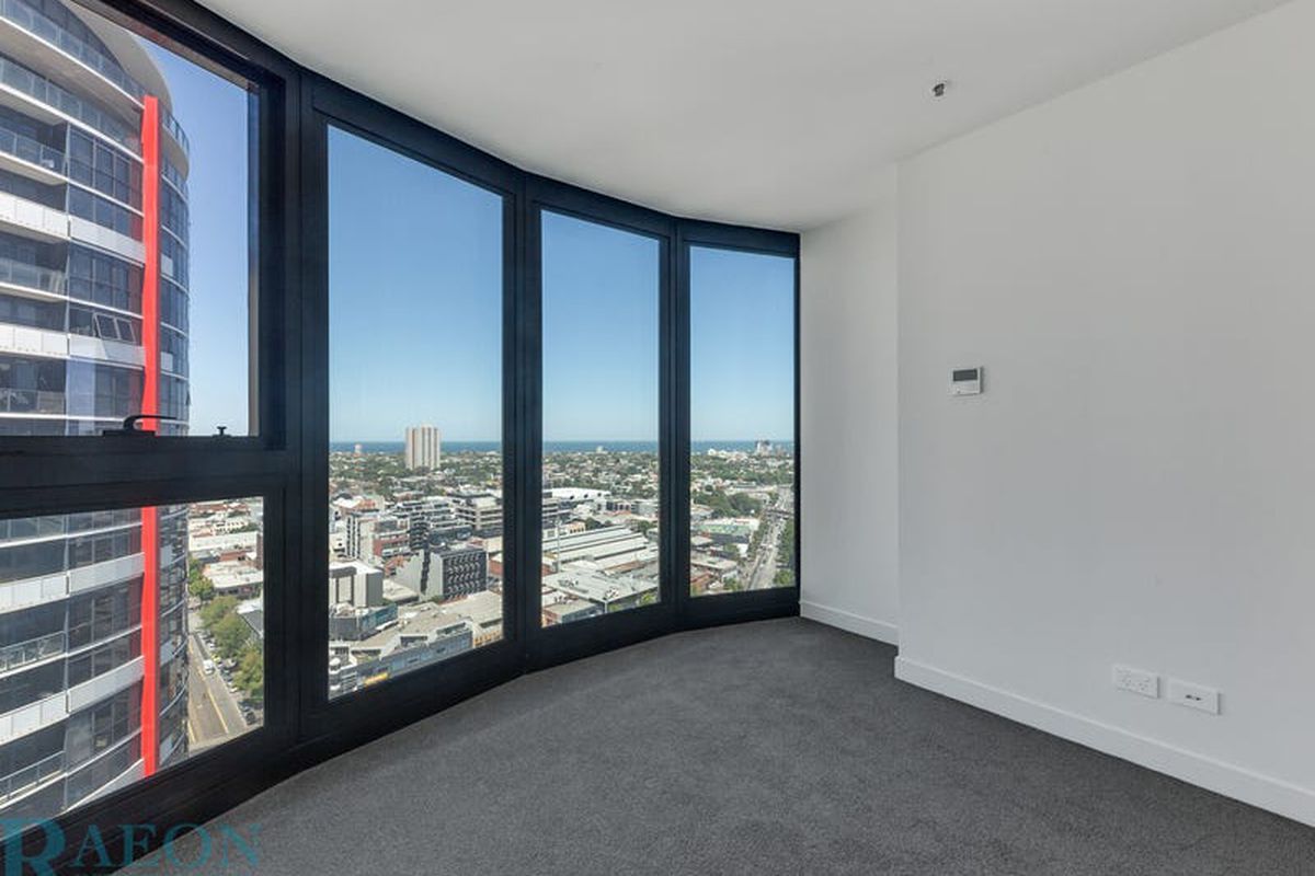 2403 / 105 Clarendon Street, Southbank