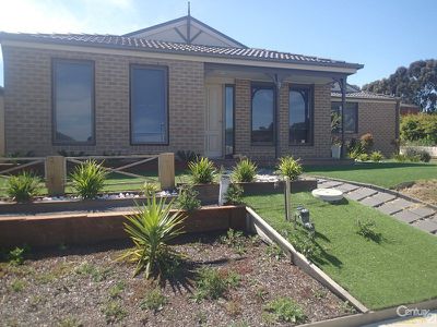9 Damon Close, Narre Warren South