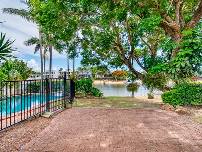 18 Rosemont Ave, Broadbeach Waters